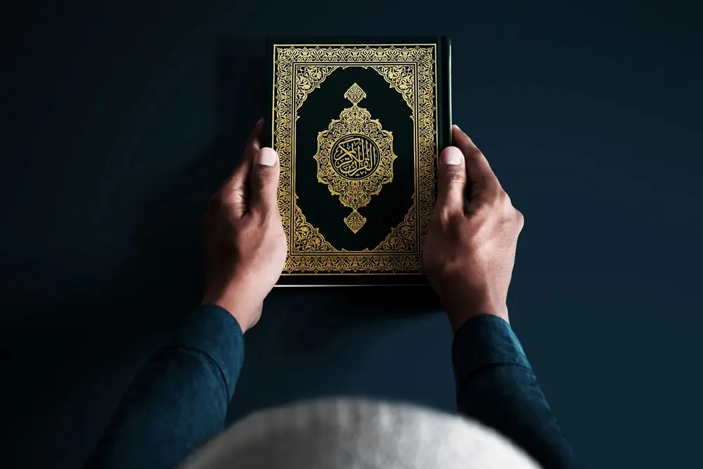 Student learning Quran and Arabic online
