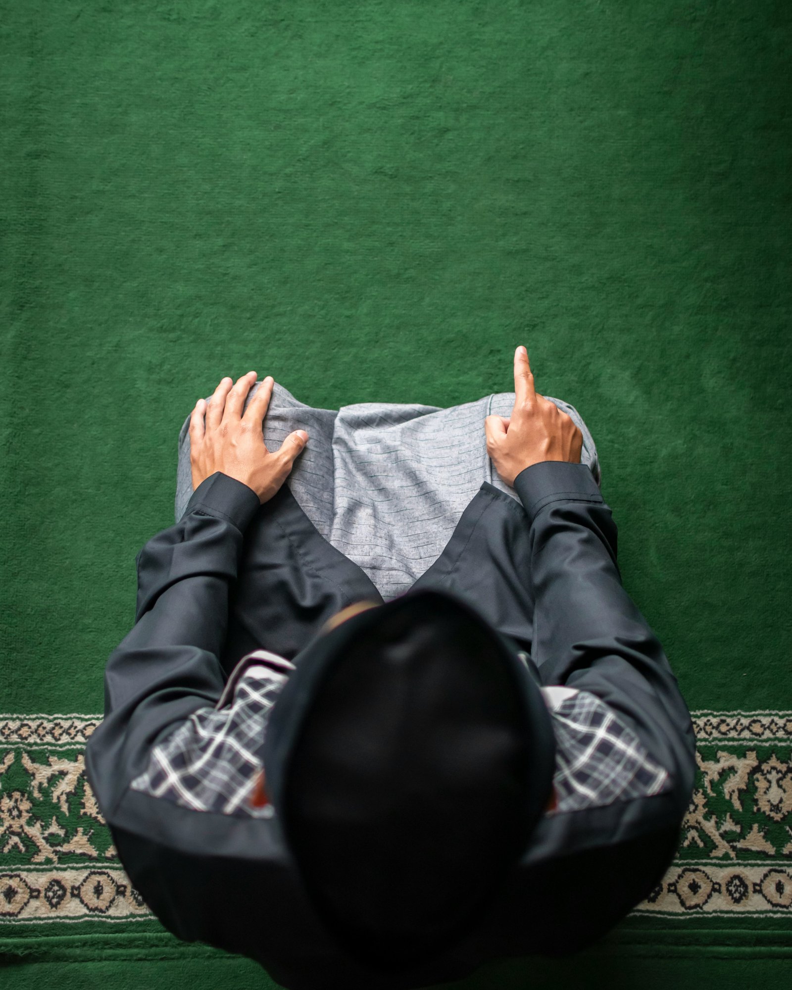 Child learning Quran online with Nour Center