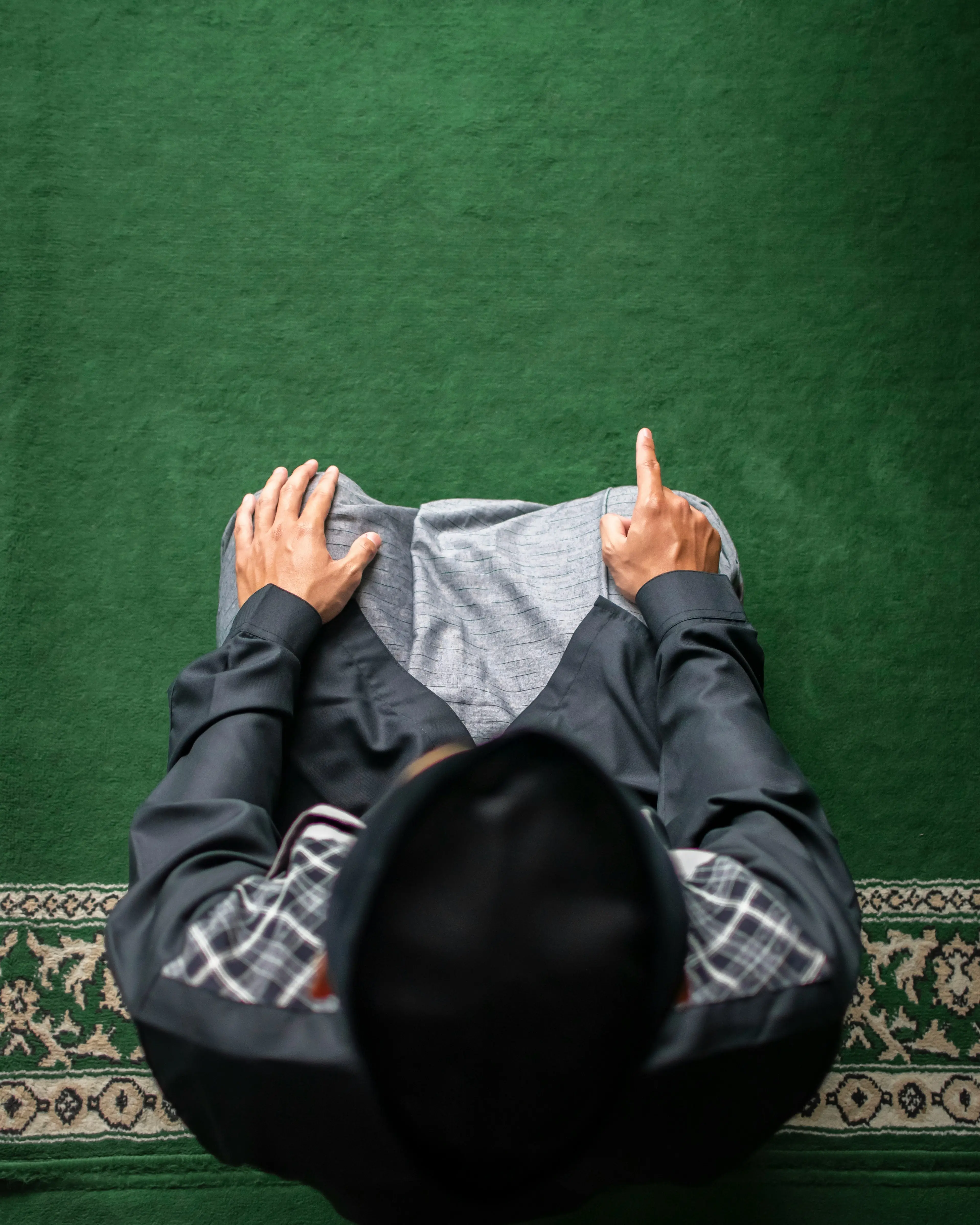 Child learning Quran online with Nour Center